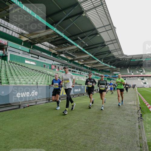 05.10.2025 - 20. swb-Marathon Bremen Michael Burmester http://msf.ph/oto/9277312 05.10.2025 10:29:09 Laufen im Stadion 8787, 9218, 9298, 9404, 9428, 9478, 9555, 9556, 9562, 9626, 9627, 9641, 9674, 9693, 9696, 9706, 9729, 9810, 9924, 9929, 9958, 9969, 9986, 10062, 10073, 10089, 10109, 10131, 10381, 10519, 10601, 10685, 10715, 10723, 10733, 10799, 10875, 10888, 10929, 10931, 10951, 10973, 11005, 11057, 11119, 11187, 11248, 11288, 11292, 11330, 11357, 11561, 11573, 11637, 9200, 9206, 9207, 9216, 9222, 9223, 9293, 9298, 9366, 9377, 9406, 9665, 9955, 10047, 10266, 10268, 10303 meine-sportfotos.de