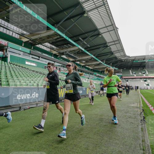 05.10.2025 - 20. swb-Marathon Bremen Michael Burmester http://msf.ph/oto/9277334 05.10.2025 10:29:10 Laufen im Stadion 8787, 9218, 9404, 9428, 9478, 9555, 9556, 9562, 9626, 9627, 9641, 9674, 9693, 9696, 9706, 9729, 9810, 9924, 9929, 9958, 9969, 9986, 10062, 10073, 10089, 10109, 10131, 10381, 10400, 10519, 10601, 10685, 10715, 10723, 10733, 10799, 10875, 10888, 10929, 10931, 10951, 10973, 11005, 11057, 11119, 11187, 11248, 11288, 11292, 11330, 11357, 11561, 11573, 11637, 9200, 9207, 9216, 9222, 9223, 9293, 9298, 9366, 9377, 9406, 9665, 9706, 9955, 10047, 10266, 10268, 10303 meine-sportfotos.de