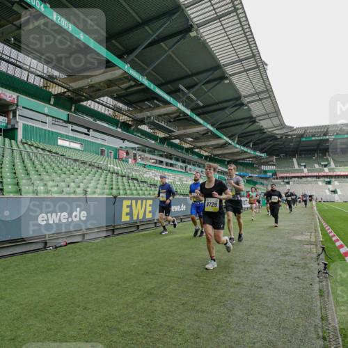 05.10.2025 - 20. swb-Marathon Bremen Michael Burmester http://msf.ph/oto/9277347 05.10.2025 10:29:12 Laufen im Stadion 8787, 9218, 9404, 9428, 9478, 9555, 9556, 9562, 9626, 9627, 9641, 9674, 9693, 9696, 9729, 9810, 9924, 9929, 9958, 9969, 9986, 10062, 10073, 10089, 10109, 10131, 10381, 10400, 10519, 10601, 10685, 10715, 10723, 10733, 10799, 10875, 10888, 10929, 10951, 10973, 11005, 11022, 11057, 11119, 11187, 11248, 11288, 11292, 11330, 11357, 11561, 11573, 11637, 9200, 9207, 9216, 9222, 9223, 9293, 9298, 9366, 9377, 9406, 9665, 9706, 9955, 10047, 10266, 10268, 10303, 10931 meine-sportfotos.de