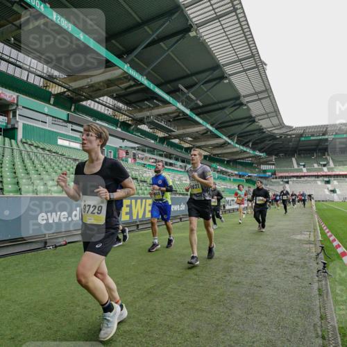 05.10.2025 - 20. swb-Marathon Bremen Michael Burmester http://msf.ph/oto/9277355 05.10.2025 10:29:13 Laufen im Stadion 8787, 9218, 9404, 9428, 9478, 9555, 9556, 9562, 9626, 9627, 9641, 9674, 9693, 9696, 9729, 9810, 9924, 9929, 9958, 9969, 9986, 10062, 10073, 10089, 10109, 10131, 10381, 10400, 10519, 10601, 10685, 10715, 10723, 10733, 10799, 10875, 10888, 10929, 10951, 10973, 11005, 11022, 11057, 11119, 11187, 11288, 11292, 11330, 11357, 11561, 11573, 11637, 9207, 9216, 9222, 9223, 9293, 9298, 9366, 9377, 9406, 9665, 9706, 9955, 10047, 10109, 10266, 10268, 10303, 10875, 10931 meine-sportfotos.de
