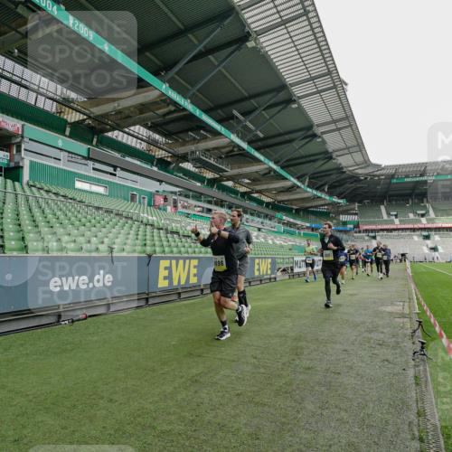 05.10.2025 - 20. swb-Marathon Bremen Michael Burmester http://msf.ph/oto/9277390 05.10.2025 10:29:16 Laufen im Stadion 8787, 9218, 9404, 9428, 9478, 9555, 9556, 9626, 9627, 9630, 9641, 9674, 9689, 9693, 9696, 9729, 9810, 9924, 9929, 9958, 9969, 9986, 10062, 10073, 10089, 10131, 10381, 10400, 10601, 10685, 10715, 10723, 10733, 10799, 10868, 10877, 10888, 10929, 10951, 11005, 11022, 11057, 11119, 11187, 11288, 11292, 11573, 11637, 9216, 9293, 9298, 9366, 9377, 9406, 9562, 9665, 9706, 9955, 10047, 10109, 10266, 10268, 10303, 10519, 10875, 10931 meine-sportfotos.de