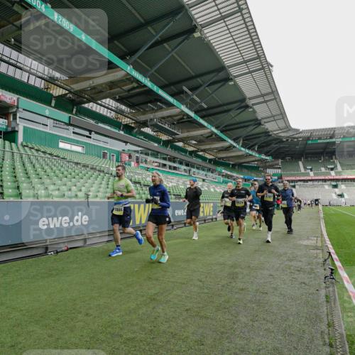05.10.2025 - 20. swb-Marathon Bremen Michael Burmester http://msf.ph/oto/9277412 05.10.2025 10:29:20 Laufen im Stadion 8787, 9218, 9233, 9385, 9404, 9428, 9437, 9478, 9555, 9556, 9626, 9627, 9630, 9641, 9674, 9689, 9693, 9696, 9704, 9729, 9761, 9810, 9889, 9924, 9929, 9958, 9969, 9986, 10062, 10073, 10089, 10131, 10381, 10400, 10601, 10685, 10715, 10723, 10733, 10799, 10868, 10877, 10888, 10929, 10951, 10968, 11005, 11022, 11057, 11119, 11187, 11208, 11288, 11292, 11573, 11637, 9298, 9366, 9406, 9562, 9665, 9706, 9955, 10047, 10109, 10266, 10268, 10303, 10519, 10875, 10931 meine-sportfotos.de