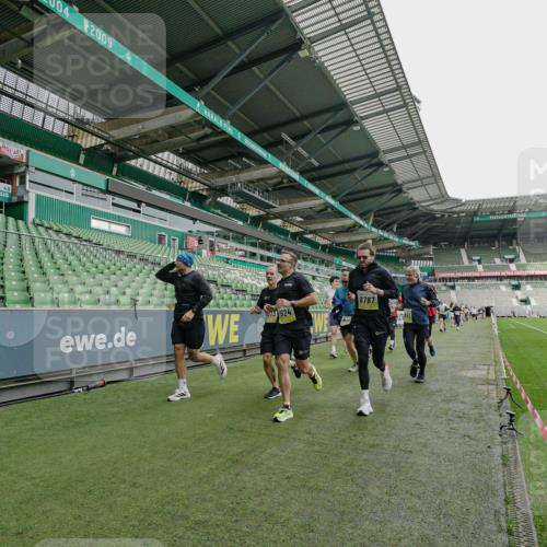05.10.2025 - 20. swb-Marathon Bremen Michael Burmester http://msf.ph/oto/9277419 05.10.2025 10:29:21 Laufen im Stadion 8787, 9218, 9233, 9385, 9404, 9428, 9437, 9478, 9555, 9556, 9626, 9627, 9630, 9641, 9674, 9689, 9693, 9696, 9704, 9729, 9761, 9889, 9924, 9929, 9958, 9969, 9986, 10062, 10073, 10089, 10131, 10381, 10400, 10601, 10685, 10715, 10723, 10733, 10799, 10868, 10877, 10888, 10929, 10951, 10968, 11005, 11022, 11057, 11119, 11187, 11208, 11288, 11292, 11573, 11637, 9298, 9404, 9406, 9562, 9665, 9706, 9955, 10047, 10109, 10266, 10268, 10303, 10519, 10875, 10931 meine-sportfotos.de