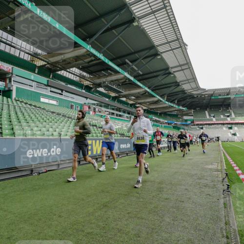 05.10.2025 - 20. swb-Marathon Bremen Michael Burmester http://msf.ph/oto/9277507 05.10.2025 10:29:34 Laufen im Stadion 8787, 8866, 9014, 9218, 9233, 9369, 9385, 9428, 9437, 9478, 9485, 9555, 9556, 9578, 9579, 9583, 9626, 9627, 9630, 9641, 9658, 9674, 9689, 9693, 9696, 9704, 9729, 9740, 9761, 9803, 9889, 9924, 9929, 9958, 9969, 9986, 10073, 10089, 10118, 10170, 10381, 10400, 10432, 10534, 10601, 10685, 10715, 10723, 10726, 10733, 10799, 10868, 10877, 10888, 10923, 10929, 10932, 10951, 10968, 11005, 11022, 11057, 11119, 11187, 11208, 11288, 11292, 11637, 9404, 9562, 10519 meine-sportfotos.de