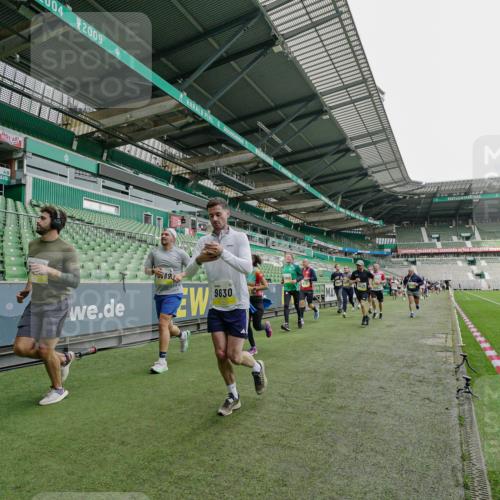 05.10.2025 - 20. swb-Marathon Bremen Michael Burmester http://msf.ph/oto/9277517 05.10.2025 10:29:34 Laufen im Stadion 8787, 8866, 9014, 9218, 9233, 9369, 9385, 9428, 9437, 9478, 9485, 9555, 9556, 9578, 9579, 9583, 9626, 9627, 9630, 9641, 9658, 9674, 9689, 9693, 9696, 9704, 9729, 9740, 9761, 9803, 9889, 9924, 9929, 9958, 9969, 9986, 10073, 10089, 10118, 10170, 10381, 10400, 10432, 10534, 10601, 10685, 10715, 10723, 10726, 10733, 10799, 10868, 10877, 10888, 10923, 10929, 10932, 10951, 10968, 11005, 11022, 11057, 11119, 11187, 11208, 11288, 11292, 11637, 9404, 9562, 10519 meine-sportfotos.de