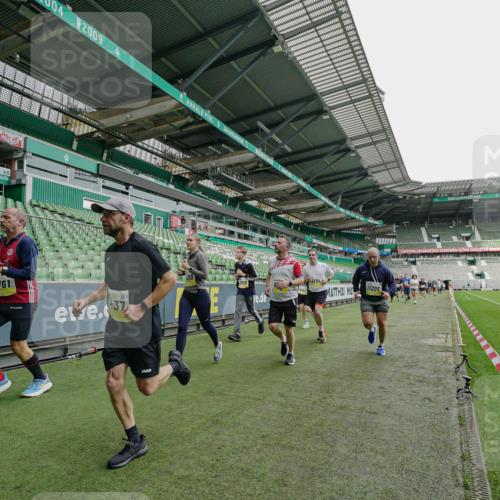 05.10.2025 - 20. swb-Marathon Bremen Michael Burmester http://msf.ph/oto/9277553 05.10.2025 10:29:37 Laufen im Stadion 8787, 8866, 9014, 9218, 9233, 9261, 9369, 9385, 9428, 9437, 9478, 9485, 9555, 9556, 9578, 9579, 9583, 9626, 9627, 9630, 9641, 9658, 9674, 9689, 9693, 9696, 9704, 9729, 9740, 9761, 9803, 9889, 9924, 9929, 9958, 9969, 9986, 10073, 10089, 10118, 10170, 10381, 10400, 10432, 10534, 10601, 10685, 10715, 10723, 10726, 10733, 10781, 10799, 10868, 10877, 10923, 10929, 10932, 10951, 10968, 11005, 11022, 11057, 11119, 11187, 11208, 11288, 11298, 9404 meine-sportfotos.de