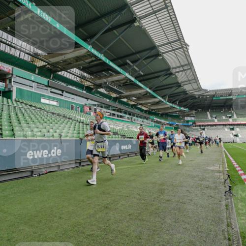 05.10.2025 - 20. swb-Marathon Bremen Michael Burmester http://msf.ph/oto/9277580 05.10.2025 10:29:43 Laufen im Stadion 7202, 8787, 8866, 9014, 9199, 9218, 9233, 9261, 9369, 9385, 9428, 9437, 9452, 9485, 9555, 9556, 9578, 9579, 9583, 9626, 9627, 9630, 9641, 9658, 9674, 9689, 9693, 9696, 9704, 9729, 9740, 9761, 9803, 9832, 9889, 9924, 9929, 9958, 9969, 9986, 10073, 10089, 10118, 10170, 10246, 10376, 10400, 10432, 10534, 10601, 10673, 10685, 10715, 10723, 10726, 10733, 10781, 10868, 10877, 10923, 10929, 10932, 10951, 10968, 11005, 11022, 11091, 11119, 11187, 11208, 11288, 11298 meine-sportfotos.de