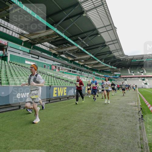 05.10.2025 - 20. swb-Marathon Bremen Michael Burmester http://msf.ph/oto/9277589 05.10.2025 10:29:43 Laufen im Stadion 7202, 8787, 8866, 9014, 9199, 9218, 9233, 9261, 9369, 9385, 9428, 9437, 9452, 9485, 9555, 9556, 9578, 9579, 9583, 9626, 9627, 9630, 9641, 9658, 9674, 9689, 9693, 9696, 9704, 9729, 9740, 9761, 9803, 9832, 9889, 9924, 9929, 9958, 9969, 9986, 10073, 10089, 10118, 10170, 10246, 10376, 10400, 10432, 10534, 10601, 10673, 10685, 10715, 10723, 10726, 10733, 10781, 10868, 10877, 10923, 10929, 10932, 10951, 10968, 11005, 11022, 11091, 11119, 11187, 11208, 11288, 11298 meine-sportfotos.de