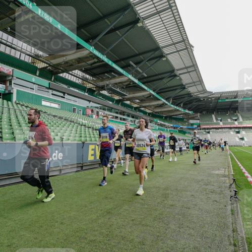 05.10.2025 - 20. swb-Marathon Bremen Michael Burmester http://msf.ph/oto/9277608 05.10.2025 10:29:44 Laufen im Stadion 7202, 8787, 8866, 9014, 9199, 9218, 9233, 9261, 9369, 9385, 9428, 9437, 9452, 9485, 9555, 9556, 9578, 9579, 9583, 9626, 9627, 9630, 9658, 9674, 9689, 9693, 9696, 9704, 9729, 9740, 9761, 9803, 9832, 9889, 9924, 9929, 9958, 9969, 9986, 10073, 10089, 10118, 10170, 10246, 10376, 10400, 10432, 10534, 10601, 10673, 10685, 10715, 10723, 10726, 10733, 10781, 10868, 10877, 10923, 10929, 10932, 10951, 10968, 11005, 11022, 11091, 11119, 11177, 11187, 11208, 11288, 11298 meine-sportfotos.de