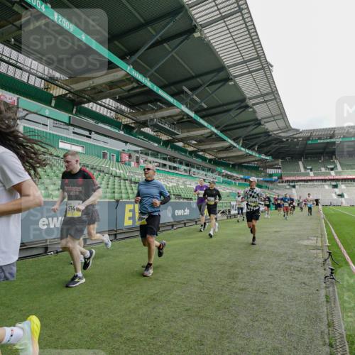 05.10.2025 - 20. swb-Marathon Bremen Michael Burmester http://msf.ph/oto/9277624 05.10.2025 10:29:46 Laufen im Stadion 7202, 8787, 8866, 9014, 9199, 9218, 9233, 9261, 9369, 9385, 9428, 9435, 9437, 9452, 9485, 9555, 9556, 9578, 9579, 9583, 9626, 9627, 9630, 9658, 9674, 9689, 9693, 9696, 9704, 9729, 9740, 9761, 9803, 9832, 9889, 9924, 9929, 9958, 9969, 9986, 10073, 10089, 10118, 10170, 10246, 10376, 10400, 10432, 10534, 10601, 10673, 10685, 10715, 10723, 10726, 10733, 10781, 10868, 10877, 10923, 10929, 10932, 10951, 10968, 11005, 11022, 11091, 11119, 11177, 11187, 11208, 11288, 11298 meine-sportfotos.de