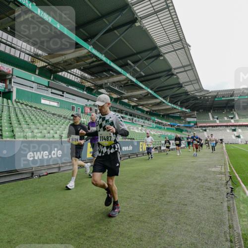 05.10.2025 - 20. swb-Marathon Bremen Michael Burmester http://msf.ph/oto/9277636 05.10.2025 10:29:47 Laufen im Stadion 7202, 8787, 8866, 9014, 9199, 9218, 9233, 9255, 9261, 9369, 9385, 9428, 9435, 9437, 9452, 9485, 9555, 9556, 9578, 9579, 9583, 9630, 9658, 9674, 9689, 9693, 9696, 9704, 9729, 9740, 9761, 9803, 9832, 9889, 9924, 9929, 9958, 9969, 9986, 10073, 10089, 10118, 10170, 10246, 10376, 10400, 10432, 10534, 10601, 10673, 10685, 10715, 10723, 10726, 10733, 10781, 10868, 10877, 10923, 10929, 10932, 10951, 10968, 11005, 11022, 11091, 11119, 11177, 11187, 11208, 11288, 11298 meine-sportfotos.de