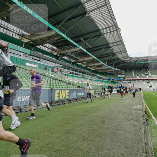 05.10.2025 - 20. swb-Marathon Bremen Michael Burmester http://msf.ph/oto/9277642 05.10.2025 10:29:48 Laufen im Stadion 7202, 8787, 8866, 9014, 9199, 9218, 9233, 9255, 9261, 9369, 9385, 9428, 9435, 9437, 9452, 9485, 9555, 9556, 9578, 9579, 9583, 9630, 9658, 9674, 9689, 9693, 9696, 9704, 9729, 9740, 9761, 9803, 9832, 9889, 9924, 9929, 9958, 9969, 9975, 9986, 10073, 10089, 10118, 10170, 10246, 10376, 10400, 10432, 10534, 10548, 10601, 10673, 10685, 10715, 10723, 10726, 10733, 10781, 10868, 10877, 10923, 10929, 10932, 10951, 10968, 11005, 11022, 11091, 11177, 11187, 11208, 11288, 11298 meine-sportfotos.de