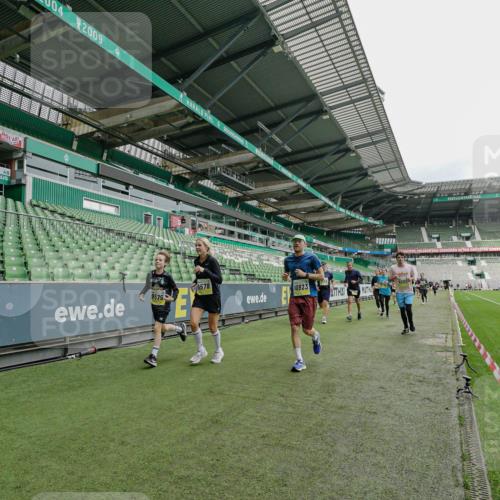 05.10.2025 - 20. swb-Marathon Bremen Michael Burmester http://msf.ph/oto/9277662 05.10.2025 10:29:51 Laufen im Stadion 7202, 8787, 8866, 9014, 9199, 9233, 9255, 9261, 9369, 9385, 9428, 9435, 9437, 9452, 9485, 9555, 9578, 9579, 9583, 9630, 9658, 9674, 9689, 9693, 9696, 9704, 9729, 9740, 9761, 9803, 9832, 9889, 9924, 9929, 9958, 9969, 9975, 9986, 10073, 10089, 10118, 10170, 10246, 10376, 10400, 10432, 10534, 10548, 10601, 10673, 10685, 10715, 10723, 10726, 10733, 10781, 10868, 10873, 10877, 10923, 10929, 10932, 10951, 10968, 11005, 11022, 11091, 11177, 11187, 11208, 11288, 11298, 9556 meine-sportfotos.de