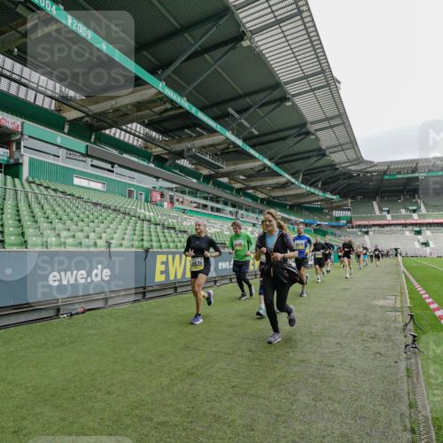 05.10.2025 - 20. swb-Marathon Bremen Michael Burmester http://msf.ph/oto/9277774 05.10.2025 10:30:04 Laufen im Stadion 7202, 8787, 8866, 9014, 9199, 9233, 9240, 9255, 9259, 9261, 9369, 9385, 9435, 9437, 9452, 9485, 9578, 9579, 9583, 9630, 9658, 9674, 9689, 9704, 9740, 9761, 9803, 9832, 9889, 9906, 9924, 9958, 9975, 10022, 10073, 10118, 10159, 10170, 10221, 10246, 10376, 10392, 10400, 10432, 10443, 10507, 10534, 10548, 10673, 10685, 10726, 10781, 10868, 10873, 10877, 10923, 10932, 10951, 10968, 11022, 11091, 11177, 11208, 11288, 11298, 11319, 9556 meine-sportfotos.de