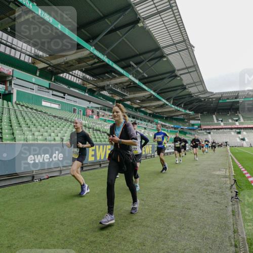 05.10.2025 - 20. swb-Marathon Bremen Michael Burmester http://msf.ph/oto/9277785 05.10.2025 10:30:04 Laufen im Stadion 7202, 8787, 8866, 9014, 9199, 9233, 9240, 9255, 9259, 9261, 9369, 9385, 9435, 9437, 9452, 9485, 9578, 9579, 9583, 9630, 9658, 9674, 9689, 9704, 9740, 9761, 9803, 9832, 9889, 9906, 9924, 9958, 9975, 10022, 10073, 10118, 10159, 10170, 10221, 10246, 10376, 10392, 10400, 10432, 10443, 10507, 10534, 10548, 10673, 10685, 10726, 10781, 10868, 10873, 10877, 10923, 10932, 10951, 10968, 11022, 11091, 11177, 11208, 11288, 11298, 11319, 9556 meine-sportfotos.de