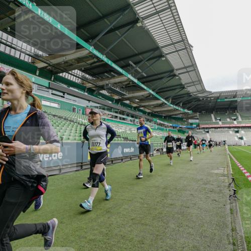 05.10.2025 - 20. swb-Marathon Bremen Michael Burmester http://msf.ph/oto/9277794 05.10.2025 10:30:05 Laufen im Stadion 7202, 8787, 8866, 9014, 9199, 9209, 9233, 9240, 9255, 9259, 9261, 9369, 9385, 9435, 9437, 9452, 9485, 9578, 9579, 9583, 9630, 9658, 9663, 9674, 9689, 9704, 9740, 9761, 9803, 9832, 9889, 9906, 9924, 9958, 9975, 10022, 10073, 10118, 10159, 10170, 10221, 10246, 10376, 10392, 10400, 10432, 10443, 10507, 10534, 10548, 10673, 10685, 10726, 10781, 10868, 10873, 10877, 10923, 10932, 10951, 10968, 11022, 11091, 11177, 11208, 11288, 11298, 11319, 9556 meine-sportfotos.de