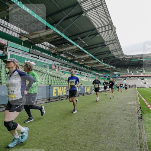 05.10.2025 - 20. swb-Marathon Bremen Michael Burmester http://msf.ph/oto/9277806 05.10.2025 10:30:05 Laufen im Stadion 7202, 8787, 8866, 9014, 9199, 9209, 9233, 9240, 9255, 9259, 9261, 9369, 9385, 9435, 9437, 9452, 9485, 9578, 9579, 9583, 9630, 9658, 9663, 9674, 9689, 9704, 9740, 9761, 9803, 9832, 9889, 9906, 9924, 9958, 9975, 10022, 10073, 10118, 10159, 10170, 10221, 10246, 10376, 10392, 10400, 10432, 10443, 10507, 10534, 10548, 10673, 10685, 10726, 10781, 10868, 10873, 10877, 10923, 10932, 10951, 10968, 11022, 11091, 11177, 11208, 11288, 11298, 11319, 9556 meine-sportfotos.de