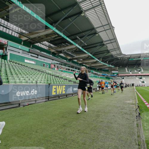 05.10.2025 - 20. swb-Marathon Bremen Michael Burmester http://msf.ph/oto/9277836 05.10.2025 10:30:08 Laufen im Stadion 7202, 7733, 8866, 9014, 9199, 9209, 9233, 9240, 9255, 9259, 9261, 9299, 9317, 9369, 9385, 9435, 9437, 9452, 9485, 9578, 9579, 9583, 9630, 9658, 9663, 9689, 9704, 9740, 9761, 9803, 9832, 9889, 9906, 9975, 10022, 10118, 10159, 10170, 10221, 10224, 10227, 10241, 10246, 10346, 10376, 10392, 10400, 10432, 10443, 10507, 10534, 10548, 10581, 10584, 10673, 10726, 10781, 10868, 10873, 10877, 10923, 10932, 10968, 11022, 11091, 11177, 11208, 11298, 11319, 8787, 9556 meine-sportfotos.de