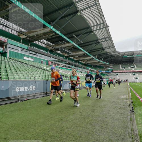 05.10.2025 - 20. swb-Marathon Bremen Michael Burmester http://msf.ph/oto/9277861 05.10.2025 10:30:11 Laufen im Stadion 7202, 7733, 8866, 9014, 9199, 9209, 9233, 9240, 9255, 9259, 9261, 9299, 9317, 9369, 9385, 9435, 9437, 9452, 9485, 9578, 9579, 9583, 9630, 9658, 9663, 9689, 9704, 9740, 9761, 9803, 9832, 9889, 9906, 9966, 9975, 10022, 10043, 10118, 10159, 10170, 10221, 10224, 10227, 10241, 10246, 10346, 10376, 10392, 10432, 10443, 10507, 10534, 10548, 10581, 10584, 10673, 10726, 10781, 10868, 10873, 10877, 10923, 10932, 10968, 11022, 11091, 11177, 11208, 11298, 11319, 8787 meine-sportfotos.de