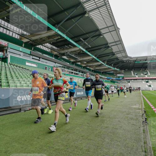 05.10.2025 - 20. swb-Marathon Bremen Michael Burmester http://msf.ph/oto/9277873 05.10.2025 10:30:11 Laufen im Stadion 7202, 7733, 8866, 9014, 9199, 9209, 9233, 9240, 9255, 9259, 9261, 9299, 9317, 9369, 9385, 9435, 9437, 9452, 9485, 9578, 9579, 9583, 9630, 9658, 9663, 9689, 9704, 9740, 9761, 9803, 9832, 9889, 9906, 9966, 9975, 10022, 10043, 10118, 10159, 10170, 10221, 10224, 10227, 10241, 10246, 10346, 10376, 10392, 10432, 10443, 10507, 10534, 10548, 10581, 10584, 10673, 10726, 10781, 10868, 10873, 10877, 10923, 10932, 10968, 11022, 11091, 11177, 11208, 11298, 11319, 8787 meine-sportfotos.de