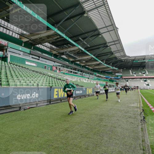 05.10.2025 - 20. swb-Marathon Bremen Michael Burmester http://msf.ph/oto/9277897 05.10.2025 10:30:14 Laufen im Stadion 7202, 7733, 8866, 9014, 9199, 9209, 9233, 9240, 9251, 9255, 9259, 9261, 9299, 9317, 9369, 9385, 9435, 9437, 9452, 9485, 9578, 9579, 9583, 9630, 9658, 9663, 9689, 9704, 9740, 9761, 9803, 9832, 9888, 9889, 9906, 9966, 9975, 10022, 10043, 10118, 10159, 10170, 10221, 10224, 10227, 10241, 10246, 10254, 10346, 10376, 10392, 10432, 10443, 10507, 10534, 10548, 10581, 10584, 10673, 10726, 10781, 10868, 10873, 10877, 10923, 10932, 10968, 11091, 11177, 11208, 11298, 11319, 8787 meine-sportfotos.de