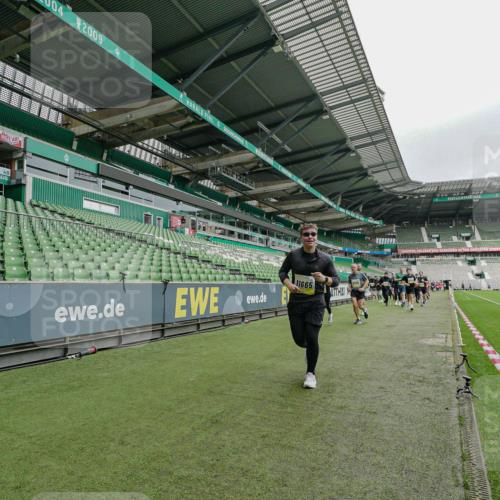 05.10.2025 - 20. swb-Marathon Bremen Michael Burmester http://msf.ph/oto/9277914 05.10.2025 10:30:20 Laufen im Stadion 7202, 7733, 8866, 9014, 9199, 9209, 9230, 9240, 9251, 9255, 9259, 9261, 9299, 9317, 9369, 9435, 9452, 9482, 9485, 9501, 9578, 9579, 9583, 9658, 9663, 9740, 9803, 9832, 9888, 9906, 9966, 9975, 9987, 10022, 10043, 10118, 10159, 10170, 10221, 10224, 10227, 10241, 10246, 10254, 10346, 10376, 10392, 10432, 10443, 10507, 10534, 10548, 10581, 10584, 10625, 10673, 10726, 10781, 10873, 10923, 10932, 11091, 11177, 11298, 11319, 8787 meine-sportfotos.de