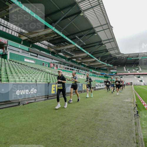 05.10.2025 - 20. swb-Marathon Bremen Michael Burmester http://msf.ph/oto/9277923 05.10.2025 10:30:22 Laufen im Stadion 7202, 7733, 8866, 9014, 9199, 9209, 9230, 9240, 9251, 9255, 9259, 9261, 9299, 9317, 9369, 9435, 9452, 9482, 9485, 9501, 9578, 9579, 9583, 9658, 9663, 9740, 9803, 9832, 9888, 9906, 9966, 9975, 9987, 10022, 10043, 10118, 10159, 10170, 10221, 10224, 10227, 10241, 10246, 10254, 10346, 10376, 10378, 10392, 10432, 10443, 10507, 10534, 10548, 10581, 10584, 10625, 10673, 10726, 10781, 10873, 10923, 10932, 11091, 11177, 11298, 11319, 8787 meine-sportfotos.de