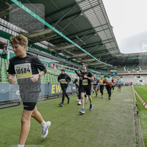 05.10.2025 - 20. swb-Marathon Bremen Michael Burmester http://msf.ph/oto/9277970 05.10.2025 10:30:26 Laufen im Stadion 7202, 7733, 8866, 9014, 9199, 9209, 9214, 9230, 9240, 9251, 9255, 9259, 9261, 9299, 9317, 9333, 9369, 9435, 9452, 9482, 9501, 9578, 9579, 9658, 9663, 9740, 9787, 9803, 9832, 9888, 9894, 9906, 9966, 9975, 9987, 10022, 10043, 10066, 10118, 10159, 10170, 10221, 10224, 10227, 10241, 10246, 10251, 10254, 10346, 10376, 10378, 10380, 10392, 10432, 10443, 10507, 10548, 10556, 10581, 10584, 10625, 10673, 10726, 10781, 10873, 10923, 10932, 11091, 11177, 11298, 11319, 8787 meine-sportfotos.de