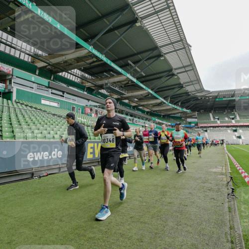 05.10.2025 - 20. swb-Marathon Bremen Michael Burmester http://msf.ph/oto/9277977 05.10.2025 10:30:27 Laufen im Stadion 7202, 7733, 9014, 9199, 9209, 9214, 9230, 9240, 9251, 9255, 9259, 9261, 9299, 9317, 9333, 9369, 9435, 9452, 9482, 9501, 9578, 9579, 9658, 9663, 9787, 9803, 9832, 9888, 9894, 9906, 9966, 9975, 9987, 10022, 10043, 10066, 10159, 10170, 10221, 10224, 10227, 10241, 10246, 10251, 10254, 10346, 10376, 10378, 10380, 10392, 10432, 10443, 10507, 10548, 10556, 10581, 10584, 10625, 10673, 10726, 10781, 10873, 10923, 10932, 11091, 11177, 11298, 11319 meine-sportfotos.de