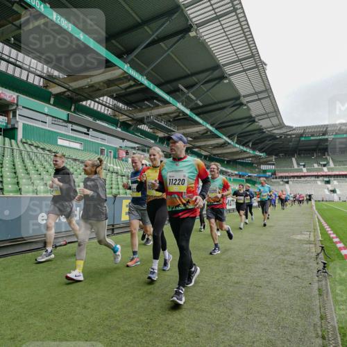 05.10.2025 - 20. swb-Marathon Bremen Michael Burmester http://msf.ph/oto/9278000 05.10.2025 10:30:28 Laufen im Stadion 7202, 7733, 9014, 9199, 9209, 9214, 9230, 9240, 9251, 9255, 9259, 9261, 9299, 9317, 9333, 9369, 9399, 9435, 9452, 9482, 9501, 9578, 9579, 9658, 9663, 9787, 9803, 9832, 9888, 9894, 9906, 9966, 9975, 9987, 10022, 10043, 10066, 10159, 10170, 10221, 10224, 10227, 10241, 10246, 10251, 10254, 10346, 10376, 10378, 10380, 10392, 10432, 10443, 10507, 10548, 10556, 10581, 10584, 10625, 10673, 10726, 10781, 10873, 10923, 10932, 11091, 11177, 11298, 11319, 9014, 9369, 10170 meine-sportfotos.de