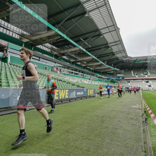 05.10.2025 - 20. swb-Marathon Bremen Michael Burmester http://msf.ph/oto/9278063 05.10.2025 10:30:32 Laufen im Stadion 7202, 7733, 9199, 9209, 9214, 9230, 9240, 9251, 9255, 9259, 9261, 9299, 9317, 9333, 9399, 9435, 9452, 9482, 9501, 9579, 9645, 9658, 9663, 9676, 9787, 9803, 9832, 9888, 9894, 9906, 9966, 9975, 9987, 10022, 10043, 10066, 10159, 10221, 10224, 10227, 10241, 10246, 10251, 10254, 10346, 10376, 10378, 10380, 10392, 10432, 10443, 10507, 10548, 10556, 10581, 10584, 10625, 10673, 10781, 10873, 10923, 11091, 11177, 11298, 11319, 9014, 9369, 9578, 9579, 10170, 10932 meine-sportfotos.de