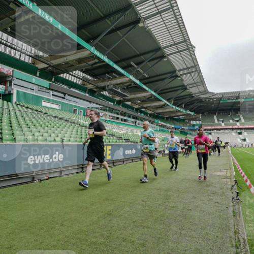 05.10.2025 - 20. swb-Marathon Bremen Michael Burmester http://msf.ph/oto/9278111 05.10.2025 10:30:38 Laufen im Stadion 7202, 7733, 9199, 9209, 9214, 9230, 9240, 9251, 9255, 9259, 9299, 9317, 9333, 9399, 9435, 9452, 9482, 9501, 9645, 9663, 9676, 9683, 9708, 9787, 9832, 9888, 9894, 9906, 9966, 9975, 9987, 10022, 10043, 10066, 10159, 10221, 10224, 10227, 10241, 10246, 10251, 10254, 10346, 10376, 10378, 10380, 10392, 10443, 10479, 10507, 10548, 10556, 10581, 10584, 10625, 10673, 10873, 11091, 11177, 11319, 9014, 9199, 9261, 9369, 9578, 9579, 9658, 9803, 10170, 10432, 10923, 10932 meine-sportfotos.de