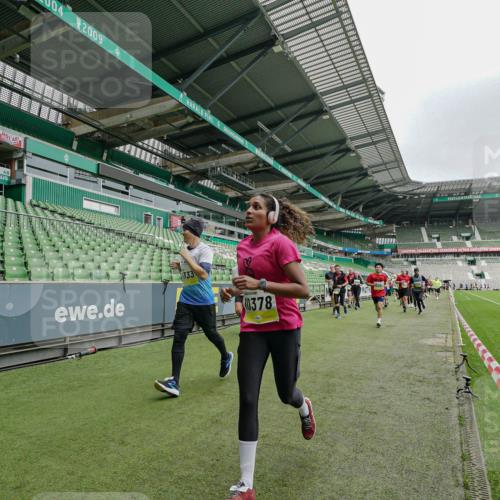 05.10.2025 - 20. swb-Marathon Bremen Michael Burmester http://msf.ph/oto/9278142 05.10.2025 10:30:40 Laufen im Stadion 7733, 9209, 9214, 9230, 9240, 9251, 9255, 9259, 9299, 9317, 9333, 9399, 9435, 9452, 9482, 9501, 9645, 9663, 9676, 9683, 9708, 9787, 9832, 9888, 9894, 9906, 9966, 9975, 9987, 10022, 10043, 10066, 10159, 10221, 10224, 10227, 10241, 10251, 10254, 10346, 10376, 10378, 10380, 10392, 10443, 10479, 10507, 10548, 10556, 10581, 10584, 10625, 10673, 10873, 11177, 11319, 7202, 9014, 9199, 9261, 9369, 9452, 9578, 9579, 9658, 9803, 10170, 10432, 10923, 10932 meine-sportfotos.de