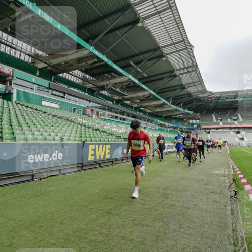 05.10.2025 - 20. swb-Marathon Bremen Michael Burmester http://msf.ph/oto/9278175 05.10.2025 10:30:42 Laufen im Stadion 7733, 9209, 9214, 9230, 9240, 9251, 9255, 9259, 9299, 9317, 9333, 9399, 9416, 9425, 9435, 9482, 9501, 9645, 9663, 9676, 9683, 9708, 9787, 9832, 9888, 9894, 9906, 9966, 9975, 9987, 10022, 10043, 10066, 10159, 10221, 10224, 10227, 10241, 10251, 10254, 10346, 10378, 10380, 10392, 10443, 10479, 10507, 10548, 10556, 10581, 10584, 10625, 10873, 11177, 11319, 7202, 9014, 9199, 9261, 9369, 9452, 9578, 9579, 9658, 9803, 10170, 10432, 10923, 10932 meine-sportfotos.de