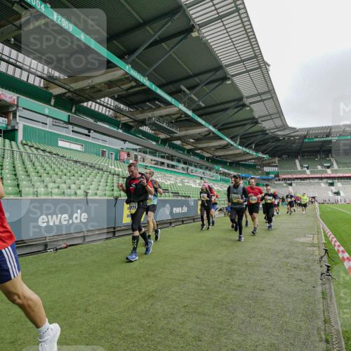 05.10.2025 - 20. swb-Marathon Bremen Michael Burmester http://msf.ph/oto/9278185 05.10.2025 10:30:43 Laufen im Stadion 7733, 9209, 9214, 9230, 9240, 9251, 9255, 9259, 9277, 9299, 9317, 9333, 9399, 9416, 9425, 9435, 9482, 9501, 9645, 9663, 9676, 9683, 9708, 9787, 9832, 9888, 9894, 9906, 9966, 9975, 9987, 10022, 10043, 10066, 10159, 10221, 10224, 10227, 10241, 10251, 10254, 10346, 10378, 10380, 10392, 10443, 10449, 10479, 10507, 10548, 10556, 10581, 10584, 10625, 10873, 11177, 11319, 7202, 9014, 9199, 9261, 9369, 9452, 9578, 9579, 9658, 9803, 10170, 10432, 10923, 10932 meine-sportfotos.de
