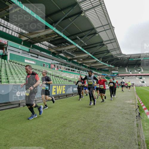 05.10.2025 - 20. swb-Marathon Bremen Michael Burmester http://msf.ph/oto/9278193 05.10.2025 10:30:43 Laufen im Stadion 7733, 9209, 9214, 9230, 9240, 9251, 9255, 9259, 9277, 9299, 9317, 9333, 9399, 9416, 9425, 9435, 9482, 9501, 9645, 9663, 9676, 9683, 9708, 9787, 9832, 9888, 9894, 9906, 9966, 9975, 9987, 10022, 10043, 10066, 10159, 10221, 10224, 10227, 10241, 10251, 10254, 10346, 10378, 10380, 10392, 10443, 10449, 10479, 10507, 10548, 10556, 10581, 10584, 10625, 10873, 11177, 11319, 7202, 9014, 9199, 9261, 9369, 9452, 9578, 9579, 9658, 9803, 10170, 10432, 10923, 10932 meine-sportfotos.de