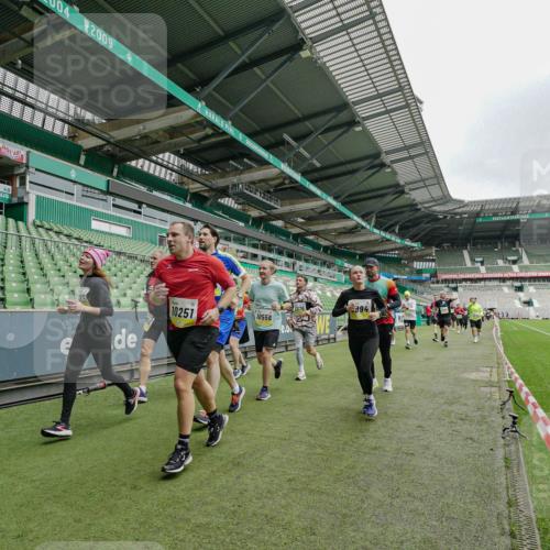 05.10.2025 - 20. swb-Marathon Bremen Michael Burmester http://msf.ph/oto/9278227 05.10.2025 10:30:45 Laufen im Stadion 7733, 9209, 9214, 9230, 9240, 9251, 9255, 9259, 9277, 9299, 9317, 9333, 9399, 9416, 9425, 9435, 9482, 9501, 9645, 9663, 9676, 9683, 9708, 9787, 9888, 9894, 9906, 9966, 9975, 9987, 10022, 10043, 10066, 10159, 10221, 10224, 10227, 10241, 10251, 10254, 10346, 10378, 10380, 10392, 10443, 10449, 10479, 10507, 10548, 10556, 10581, 10584, 10625, 10873, 11319, 7202, 9014, 9199, 9261, 9369, 9452, 9578, 9579, 9658, 9803, 10170, 10432, 10923, 10932 meine-sportfotos.de
