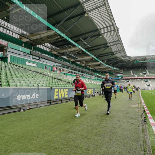 05.10.2025 - 20. swb-Marathon Bremen Michael Burmester http://msf.ph/oto/9278285 05.10.2025 10:30:53 Laufen im Stadion 7733, 9209, 9214, 9230, 9240, 9251, 9263, 9267, 9277, 9299, 9317, 9333, 9399, 9416, 9425, 9449, 9482, 9501, 9584, 9645, 9663, 9676, 9683, 9708, 9715, 9742, 9787, 9852, 9888, 9894, 9906, 9934, 9966, 9987, 10016, 10022, 10043, 10066, 10159, 10221, 10224, 10227, 10241, 10251, 10254, 10317, 10346, 10356, 10378, 10380, 10392, 10443, 10449, 10479, 10507, 10514, 10556, 10581, 10584, 10625, 10638, 11319, 7202, 9199, 9261, 9452, 9658, 9803, 10432, 10923 meine-sportfotos.de