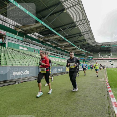 05.10.2025 - 20. swb-Marathon Bremen Michael Burmester http://msf.ph/oto/9278294 05.10.2025 10:30:53 Laufen im Stadion 7733, 9209, 9214, 9230, 9240, 9251, 9263, 9267, 9277, 9299, 9317, 9333, 9399, 9416, 9425, 9449, 9482, 9501, 9584, 9645, 9663, 9676, 9683, 9708, 9715, 9742, 9787, 9852, 9888, 9894, 9906, 9934, 9966, 9987, 10016, 10022, 10043, 10066, 10159, 10221, 10224, 10227, 10241, 10251, 10254, 10317, 10346, 10356, 10378, 10380, 10392, 10443, 10449, 10479, 10507, 10514, 10556, 10581, 10584, 10625, 10638, 11319, 7202, 9199, 9261, 9452, 9658, 9803, 10432, 10923 meine-sportfotos.de