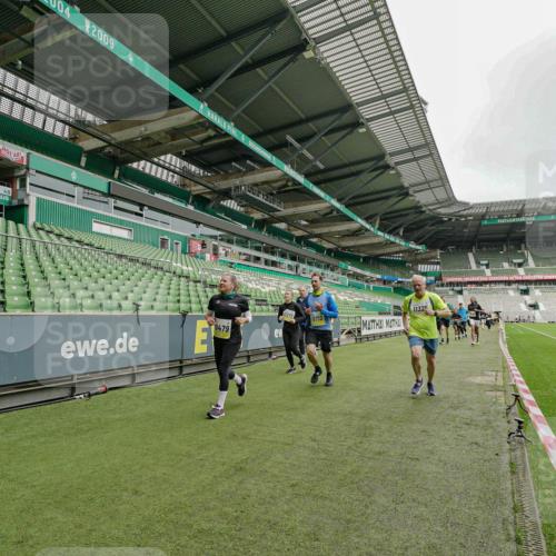 05.10.2025 - 20. swb-Marathon Bremen Michael Burmester http://msf.ph/oto/9278299 05.10.2025 10:30:55 Laufen im Stadion 7733, 9209, 9214, 9230, 9240, 9251, 9263, 9267, 9277, 9299, 9317, 9333, 9399, 9416, 9425, 9449, 9482, 9501, 9584, 9645, 9663, 9676, 9683, 9708, 9715, 9742, 9787, 9791, 9852, 9888, 9894, 9906, 9934, 9966, 9987, 10016, 10043, 10066, 10159, 10221, 10224, 10227, 10241, 10251, 10254, 10317, 10321, 10346, 10356, 10378, 10380, 10392, 10449, 10479, 10507, 10514, 10556, 10581, 10584, 10625, 10636, 10638, 11319, 7202, 9199, 9261, 9452 meine-sportfotos.de