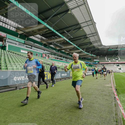05.10.2025 - 20. swb-Marathon Bremen Michael Burmester http://msf.ph/oto/9278328 05.10.2025 10:30:56 Laufen im Stadion 7733, 9209, 9214, 9230, 9240, 9251, 9263, 9267, 9277, 9299, 9317, 9333, 9399, 9416, 9425, 9431, 9449, 9482, 9501, 9584, 9645, 9663, 9676, 9683, 9708, 9715, 9742, 9787, 9791, 9852, 9888, 9894, 9906, 9934, 9966, 9987, 10016, 10043, 10066, 10163, 10221, 10224, 10227, 10241, 10251, 10254, 10317, 10321, 10346, 10356, 10378, 10380, 10392, 10449, 10479, 10507, 10514, 10556, 10581, 10584, 10625, 10636, 10638, 11319, 7202, 9199, 9261, 9452 meine-sportfotos.de