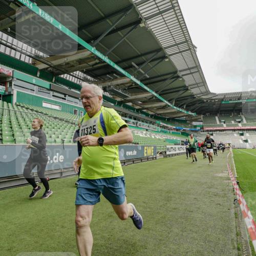 05.10.2025 - 20. swb-Marathon Bremen Michael Burmester http://msf.ph/oto/9278335 05.10.2025 10:30:57 Laufen im Stadion 7733, 9209, 9214, 9230, 9240, 9251, 9263, 9267, 9277, 9287, 9299, 9317, 9333, 9337, 9399, 9416, 9425, 9431, 9449, 9482, 9501, 9584, 9645, 9663, 9676, 9683, 9708, 9715, 9742, 9787, 9791, 9852, 9888, 9894, 9906, 9934, 9966, 9987, 10016, 10043, 10066, 10163, 10199, 10221, 10224, 10227, 10240, 10241, 10251, 10254, 10317, 10321, 10346, 10356, 10378, 10380, 10392, 10449, 10479, 10507, 10514, 10537, 10556, 10581, 10584, 10625, 10636, 10638, 11319, 7202, 9199, 9261, 9452 meine-sportfotos.de