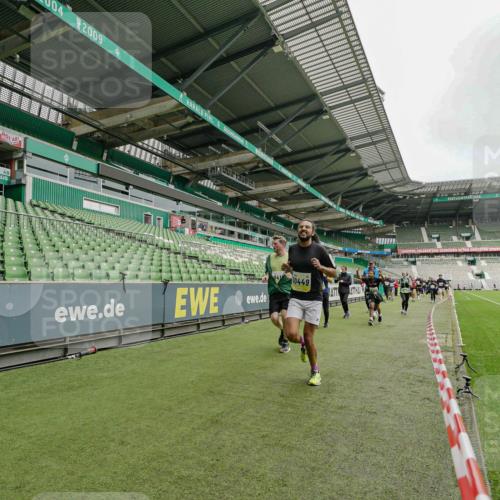 05.10.2025 - 20. swb-Marathon Bremen Michael Burmester http://msf.ph/oto/9278347 05.10.2025 10:30:59 Laufen im Stadion 7251, 7733, 9209, 9214, 9230, 9251, 9252, 9263, 9267, 9277, 9287, 9299, 9317, 9333, 9337, 9399, 9416, 9425, 9431, 9449, 9482, 9501, 9584, 9645, 9663, 9676, 9683, 9708, 9715, 9742, 9787, 9791, 9852, 9888, 9894, 9906, 9934, 9966, 9987, 10016, 10043, 10066, 10163, 10199, 10224, 10227, 10240, 10241, 10251, 10254, 10317, 10321, 10346, 10356, 10378, 10380, 10449, 10479, 10507, 10514, 10537, 10556, 10581, 10584, 10625, 10636, 10638, 10669, 11319, 7202, 9452 meine-sportfotos.de