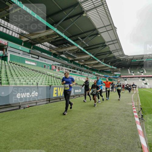 05.10.2025 - 20. swb-Marathon Bremen Michael Burmester http://msf.ph/oto/9278371 05.10.2025 10:31:01 Laufen im Stadion 7251, 7733, 9004, 9209, 9214, 9230, 9251, 9252, 9263, 9267, 9277, 9287, 9299, 9317, 9333, 9337, 9399, 9416, 9425, 9431, 9449, 9457, 9482, 9501, 9584, 9645, 9663, 9676, 9683, 9708, 9715, 9742, 9787, 9791, 9852, 9888, 9894, 9906, 9934, 9966, 9987, 10016, 10043, 10066, 10163, 10199, 10224, 10227, 10240, 10241, 10251, 10254, 10317, 10321, 10346, 10356, 10378, 10380, 10438, 10449, 10479, 10507, 10514, 10537, 10543, 10556, 10581, 10584, 10609, 10625, 10636, 10638, 10669 meine-sportfotos.de