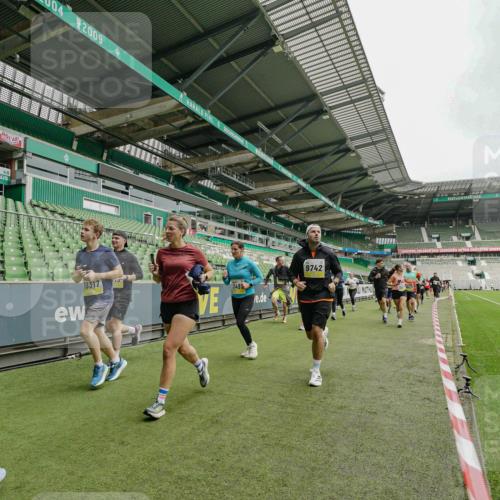 05.10.2025 - 20. swb-Marathon Bremen Michael Burmester http://msf.ph/oto/9278431 05.10.2025 10:31:08 Laufen im Stadion 7251, 9004, 9172, 9196, 9214, 9230, 9251, 9252, 9263, 9267, 9277, 9287, 9317, 9333, 9337, 9399, 9416, 9425, 9431, 9449, 9457, 9482, 9501, 9584, 9645, 9676, 9683, 9708, 9715, 9742, 9787, 9791, 9852, 9888, 9894, 9934, 9966, 9987, 10016, 10043, 10066, 10163, 10199, 10222, 10224, 10227, 10240, 10251, 10254, 10279, 10317, 10321, 10346, 10356, 10378, 10380, 10438, 10449, 10479, 10514, 10537, 10543, 10556, 10609, 10625, 10636, 10638, 10668, 10669, 7733, 9209, 9906 meine-sportfotos.de