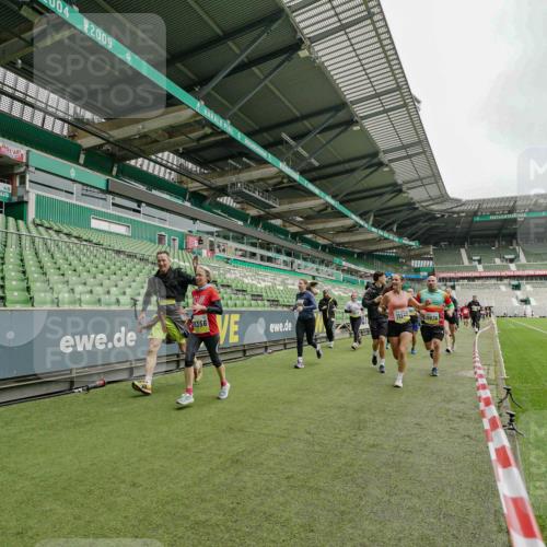 05.10.2025 - 20. swb-Marathon Bremen Michael Burmester http://msf.ph/oto/9278450 05.10.2025 10:31:09 Laufen im Stadion 7251, 9004, 9172, 9196, 9214, 9230, 9251, 9252, 9263, 9267, 9277, 9287, 9333, 9337, 9399, 9416, 9425, 9431, 9449, 9457, 9482, 9501, 9584, 9645, 9676, 9683, 9708, 9715, 9742, 9787, 9791, 9852, 9888, 9894, 9934, 9966, 9987, 10016, 10043, 10066, 10163, 10199, 10222, 10240, 10251, 10254, 10279, 10317, 10321, 10356, 10378, 10380, 10438, 10449, 10479, 10514, 10537, 10543, 10556, 10609, 10625, 10636, 10638, 10668, 10669, 10743, 7733, 9209, 9906 meine-sportfotos.de