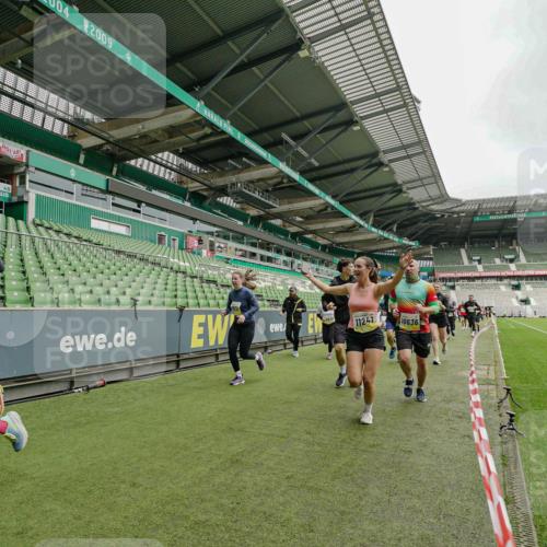 05.10.2025 - 20. swb-Marathon Bremen Michael Burmester http://msf.ph/oto/9278460 05.10.2025 10:31:10 Laufen im Stadion 7251, 9004, 9172, 9196, 9214, 9230, 9251, 9252, 9263, 9267, 9277, 9287, 9333, 9337, 9399, 9416, 9425, 9431, 9449, 9457, 9482, 9501, 9584, 9645, 9676, 9683, 9708, 9715, 9742, 9787, 9791, 9852, 9888, 9894, 9934, 9987, 10016, 10043, 10066, 10163, 10199, 10222, 10240, 10251, 10254, 10279, 10317, 10321, 10356, 10378, 10380, 10438, 10449, 10479, 10514, 10537, 10543, 10556, 10609, 10625, 10636, 10638, 10668, 10669, 10743, 7733, 9209, 9906 meine-sportfotos.de