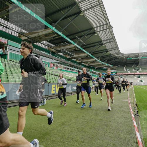 05.10.2025 - 20. swb-Marathon Bremen Michael Burmester http://msf.ph/oto/9278482 05.10.2025 10:31:12 Laufen im Stadion 7251, 9004, 9172, 9196, 9214, 9230, 9251, 9252, 9263, 9267, 9277, 9287, 9333, 9337, 9399, 9416, 9425, 9431, 9449, 9457, 9482, 9501, 9506, 9584, 9645, 9676, 9683, 9708, 9715, 9742, 9787, 9791, 9852, 9888, 9894, 9934, 9987, 10016, 10066, 10163, 10199, 10222, 10240, 10251, 10254, 10279, 10317, 10321, 10356, 10378, 10380, 10438, 10449, 10479, 10514, 10537, 10543, 10556, 10609, 10625, 10636, 10638, 10655, 10668, 10669, 10698, 10743, 7733, 9209, 9251, 9906 meine-sportfotos.de