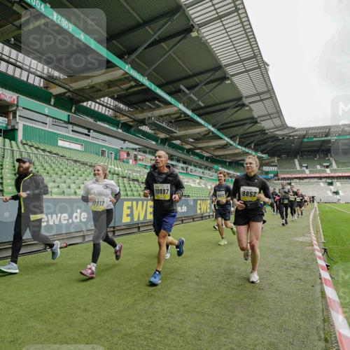 05.10.2025 - 20. swb-Marathon Bremen Michael Burmester http://msf.ph/oto/9278493 05.10.2025 10:31:12 Laufen im Stadion 7251, 9004, 9172, 9196, 9214, 9230, 9251, 9252, 9263, 9267, 9277, 9287, 9333, 9337, 9399, 9416, 9425, 9431, 9449, 9457, 9482, 9501, 9506, 9584, 9645, 9676, 9683, 9708, 9715, 9742, 9787, 9791, 9852, 9888, 9894, 9934, 9987, 10016, 10066, 10163, 10199, 10222, 10240, 10251, 10254, 10279, 10317, 10321, 10356, 10378, 10380, 10438, 10449, 10479, 10514, 10537, 10543, 10556, 10609, 10625, 10636, 10638, 10655, 10668, 10669, 10698, 10743, 7733, 9209, 9251, 9906 meine-sportfotos.de