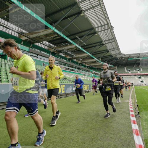 05.10.2025 - 20. swb-Marathon Bremen Michael Burmester http://msf.ph/oto/9278546 05.10.2025 10:31:15 Laufen im Stadion 7251, 9004, 9172, 9196, 9214, 9230, 9252, 9263, 9267, 9277, 9287, 9333, 9337, 9399, 9416, 9425, 9431, 9449, 9457, 9482, 9501, 9506, 9584, 9645, 9676, 9683, 9708, 9715, 9742, 9787, 9791, 9852, 9894, 9903, 9934, 9987, 10016, 10066, 10163, 10199, 10222, 10240, 10251, 10279, 10317, 10321, 10356, 10378, 10380, 10438, 10449, 10479, 10514, 10537, 10543, 10556, 10609, 10625, 10636, 10638, 10655, 10668, 10669, 10698, 10743, 7733, 9209, 9251, 9906 meine-sportfotos.de
